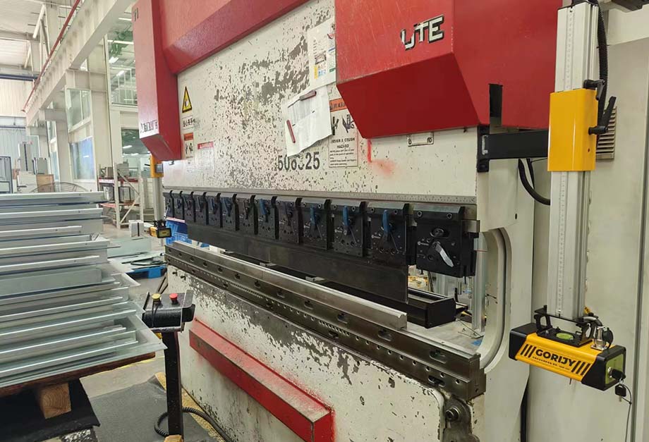 愛(ài)克折彎?rùn)C(jī)保護(hù)裝置安裝案例